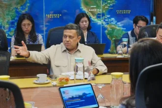 (BPJPH) Ahmad Haikal Hasan bersama Menteri Pariwisata (Menpar) Widiyanti Putri Wardhana mengadakan pertemuan strategis di Kantor Kementerian Pariwisata,