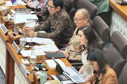 menteri pariwisata di dpr