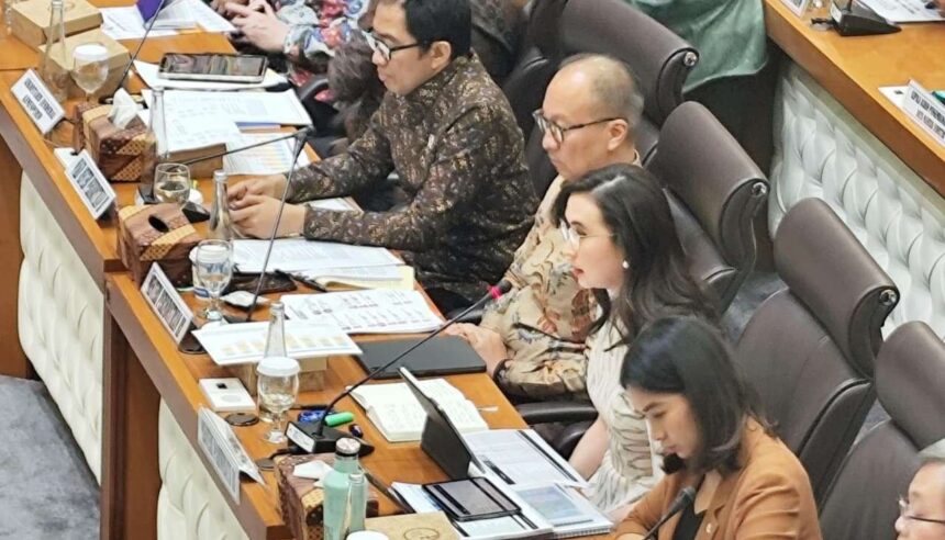 menteri pariwisata di dpr