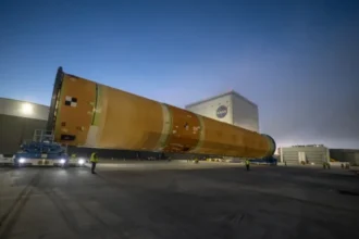 Potret empat per lima bagian atas tahap inti SLS (Space Launch System) yang akan meluncurkan misi berawak Artemis kedua dalam rangka misi Artemis III
