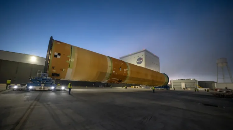 Potret empat per lima bagian atas tahap inti SLS (Space Launch System) yang akan meluncurkan misi berawak Artemis kedua dalam rangka misi Artemis III