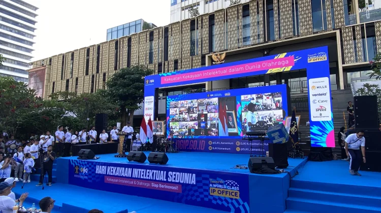 enteri Hukum (Menkum) Supratman Andi Agtas saat memberikan sambutan dalam Acara Peringatan Hari Kekayaan Intelektual Sedunia di Jakarta