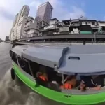 perahu konsep water taxi di Sungai Chao Phraya, Bangkok, Thailand