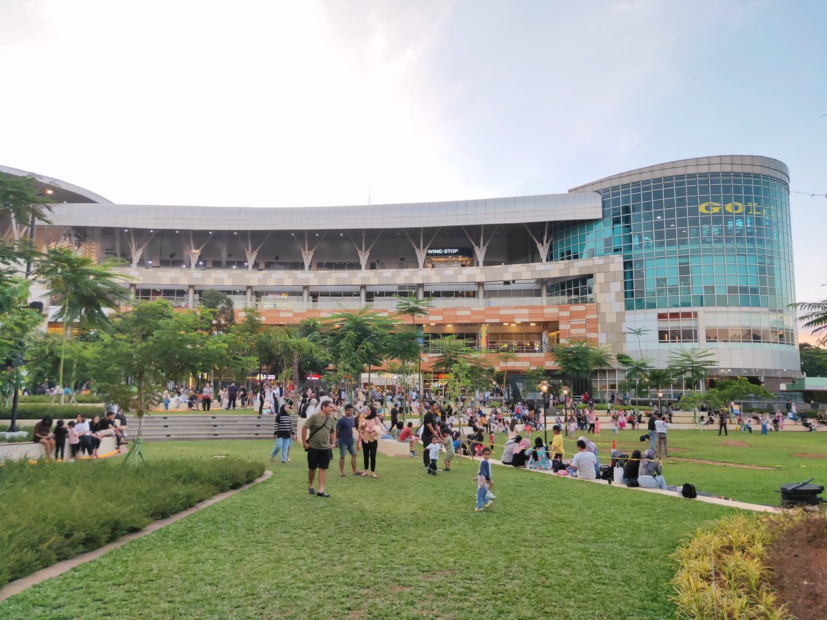 ruang terbuka mall bsd xchange