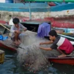 Aktifitas nelayan di Kawasan Cilincing Jakarta Utara, sebelum melaut untuk mencari ikan di Perairan Jakarta