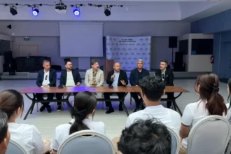 Duta Besar RI untuk Turki, Achmad Rizal Purnama (ketiga dari kanan) saat bertemu para CEO sektor pariwisata dan para Pekerja Migran Indonesia (PMI), di Kota Fethiye