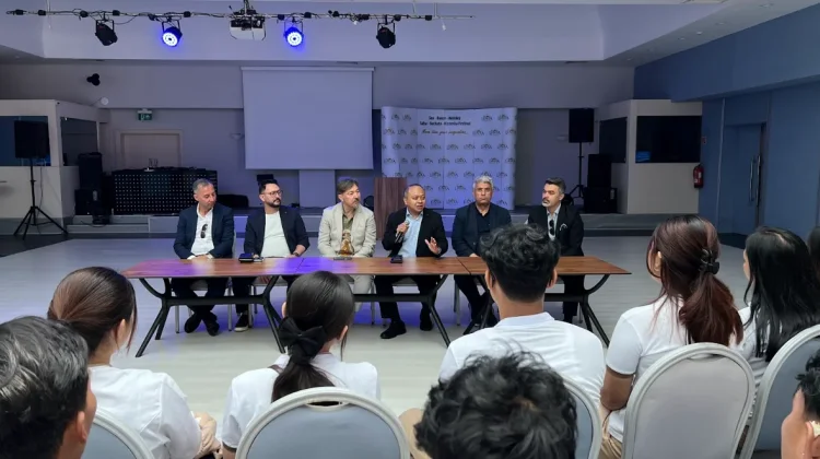 Duta Besar RI untuk Turki, Achmad Rizal Purnama (ketiga dari kanan) saat bertemu para CEO sektor pariwisata dan para Pekerja Migran Indonesia (PMI), di Kota Fethiye