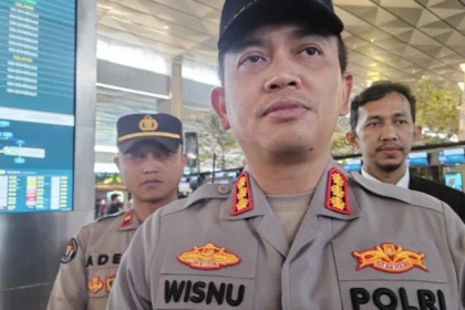 Kapolresta Bandara Soekarno-Hatta, Kombes Pol Wisnu Wardanaenhawab awak media terkait DPO judi online