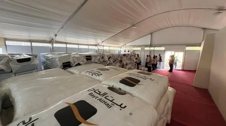 Kasur dan fasilitas baru disiapkan di tenda Armuzna demi meningkatkan kenyamanan jemaah haji saat puncak ibadah di Arafah dan Mina