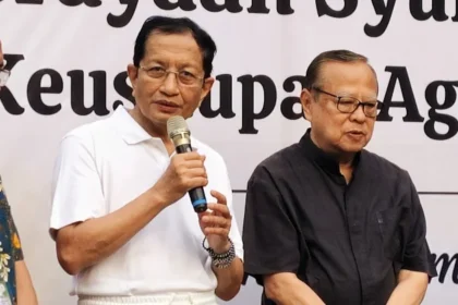 Menteri Agama Nasaruddin Umar dan Uskup KAJ, Mgr. Ignatius Suharyo saat ditemui wartawan dalam konferensi pers 'Syukur 219 Tahun Keuskupan Agung Jakarta', Gereja Katedral Jakarta