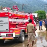 Tim petugas gabungan melakukan pemulihan lingkungan permukiman warga pascabanjir di Kabupaten Aceh Tenggara, Aceh