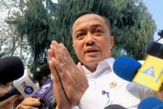 menteri sekretaris negara, prasetyo hadi saat tiba di padepokan garuda yaksa