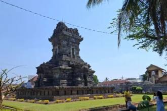 Ini Alasan Ratusan Wisatawan Bromo Beralih ke Candi Singosari Malang