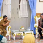 Gubernur Banten Andra Soni bersama Master Limbad di Kota Serang, Banten